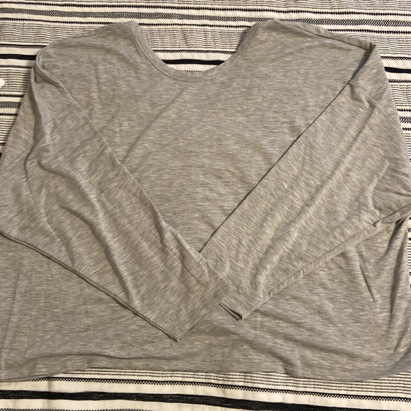 Long Sleeve Rouched Back Tee - Picture 1 of 3